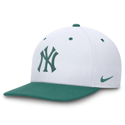 New York Yankees Bicoastal 2-Tone Pro Men's Nike Dri-FIT MLB Adjustable Hat. Nike.com