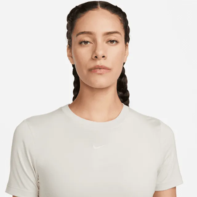 Nike Sportswear Essential Women's Cropped Logo T-Shirt (Plus Size). Nike.com