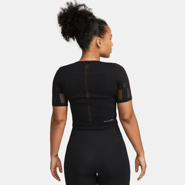 Nike Dri-FIT One Luxe Women's Twist Cropped Short-Sleeve Top