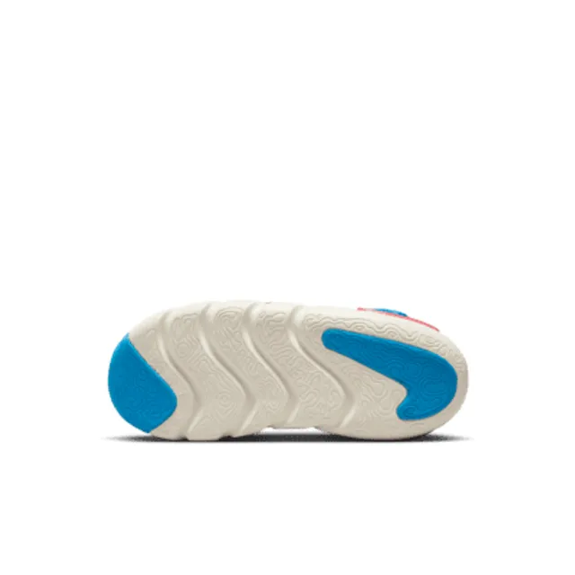 Nike Dynamo GO SE Younger Kids' Easy On/Off Shoes. UK