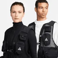 Nike ACG Buttles Vest. Nike.com