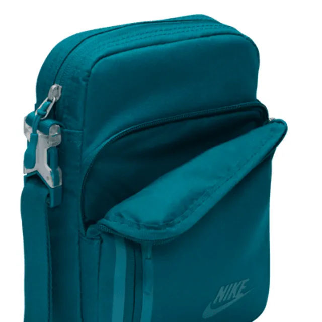 Nike Elemental Premium Crossbody Bag