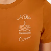 Nike Sportswear Essential Women's Slim Crop T-Shirt. Nike.com