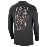 New York Knicks Courtside Max90 Men's Nike NBA Long-Sleeve T-Shirt. Nike.com