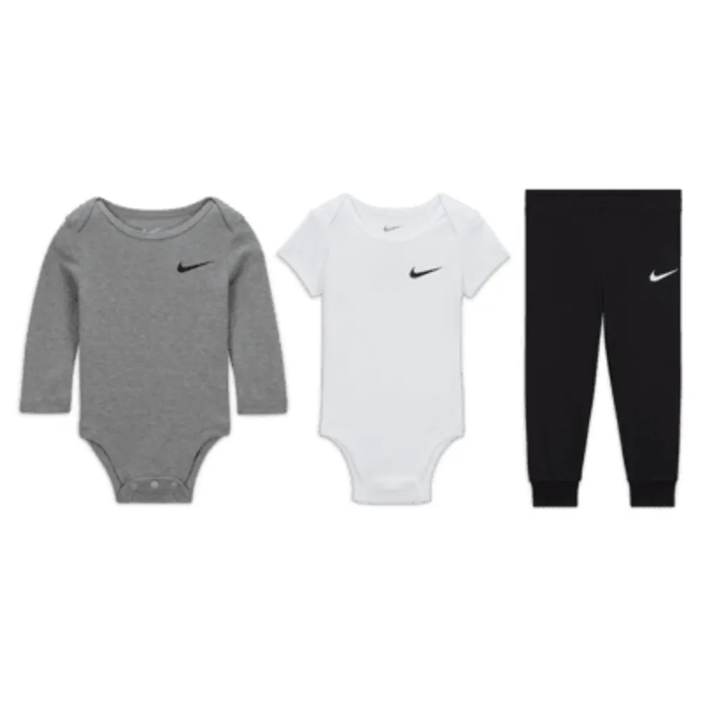 Nike Essentials 3-Piece Pants Set Baby Set. Nike.com