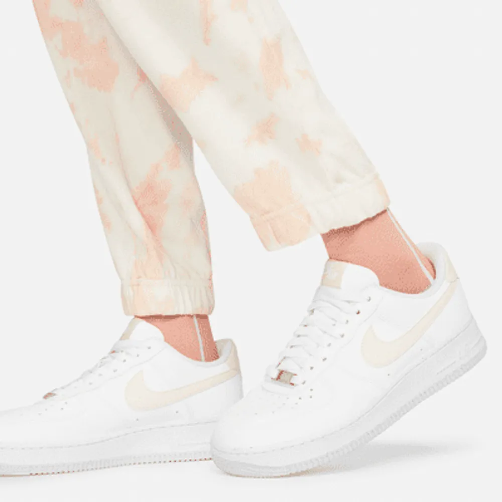 Nike Sportswear Women's Mid-Rise Cloud-Dye Joggers. Nike.com