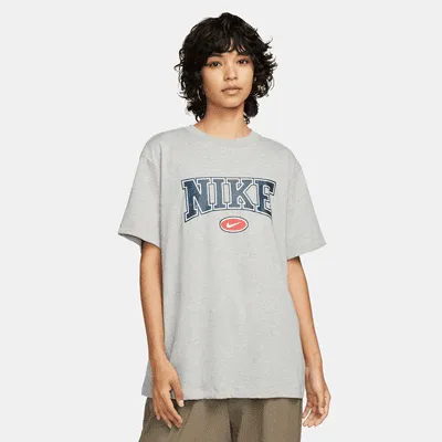 Nike Sportswear Essential Women's Oversized T-Shirt. Nike.com