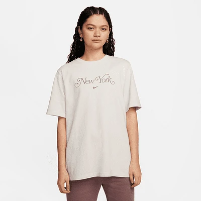 Nike Sportswear Essential Women's T-Shirt. Nike.com