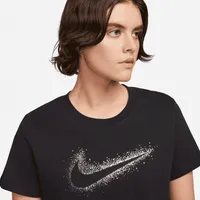 Nike Sportswear Swoosh Women's Graphic T-Shirt. Nike.com