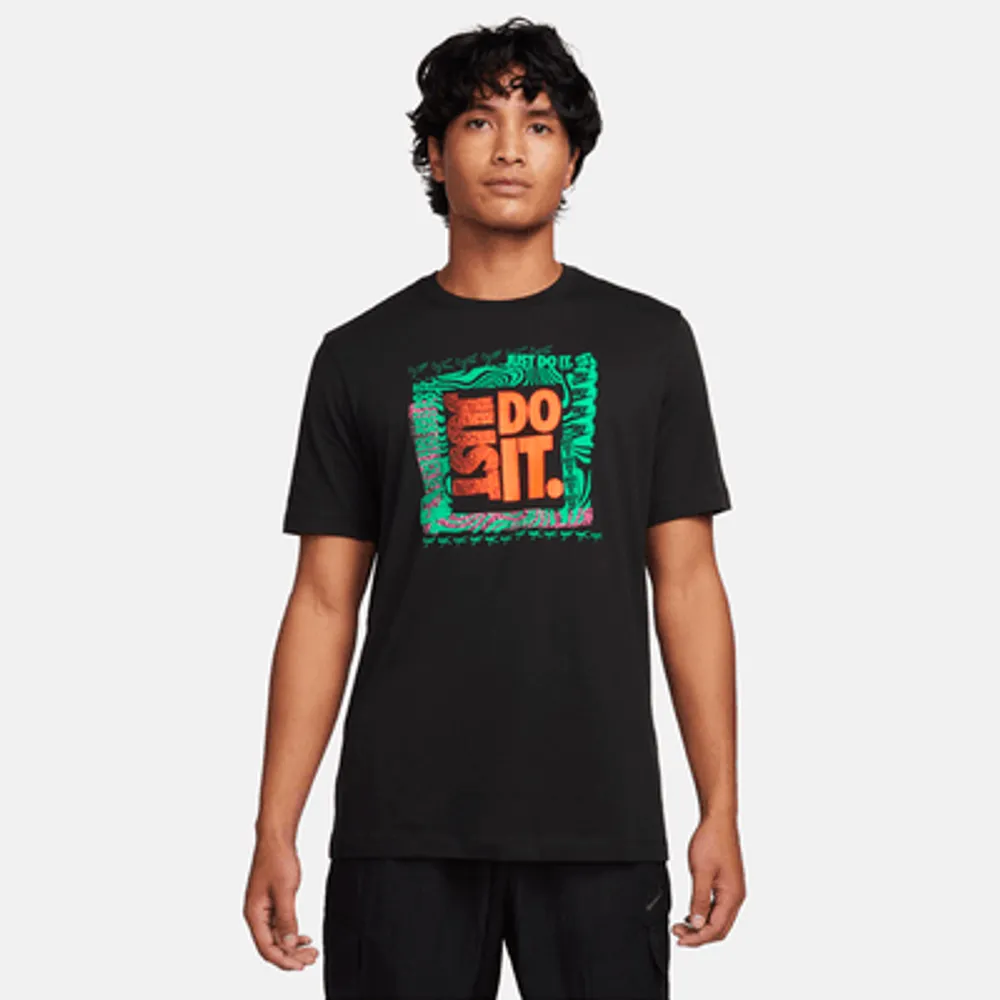 Nike Sportswear T-Shirt. Nike.com