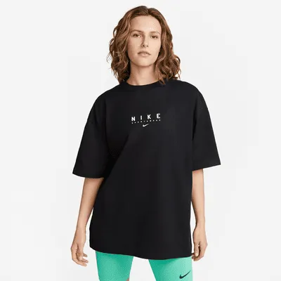 Nike Sportswear Essential Women's Oversized T-Shirt. Nike.com