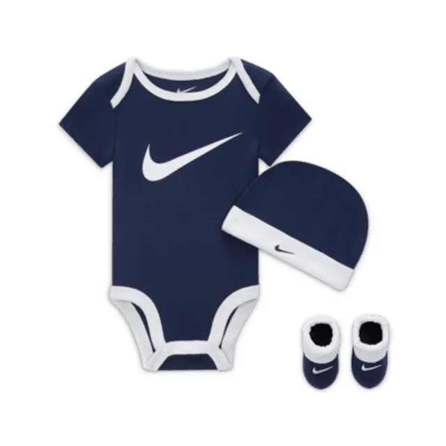 Nike Sportswear Snow Day Baby Bodysuit and Trousers 2-Piece Set. Nike LU