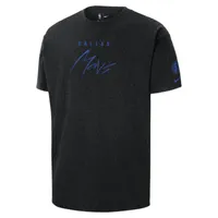 Dallas Mavericks Courtside Men's Nike NBA Max90 T-Shirt. Nike.com