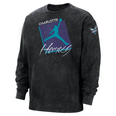 Charlotte Hornets Courtside Statement Edition Men's Jordan Max90 NBA Long-Sleeve T-Shirt. Nike.com