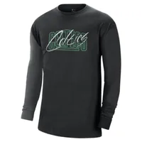 Boston Celtics Courtside Men's Nike NBA Long-Sleeve Max90 T-Shirt. Nike.com