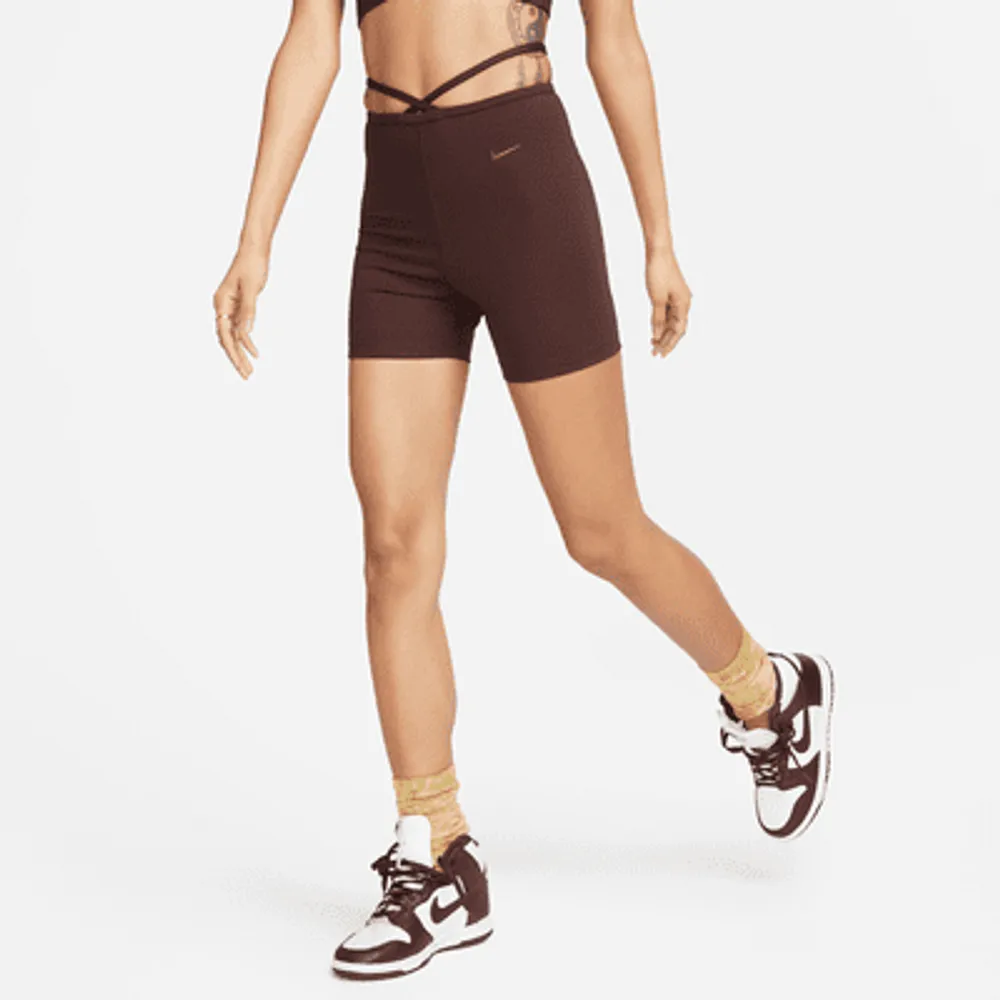 Nike Sportswear Everyday Modern Women's High-Waisted Woven Shorts. UK