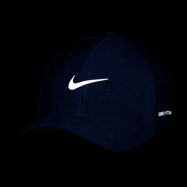 Nike Dri-FIT ADV Club Structured Swoosh Cap. Nike IN