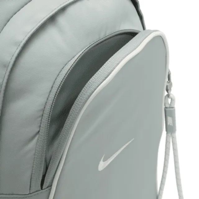 Nike Sportswear Plus Lunch Bag (9L). Nike.com