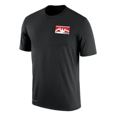 Nike Soccer Men's T-Shirt. Nike.com
