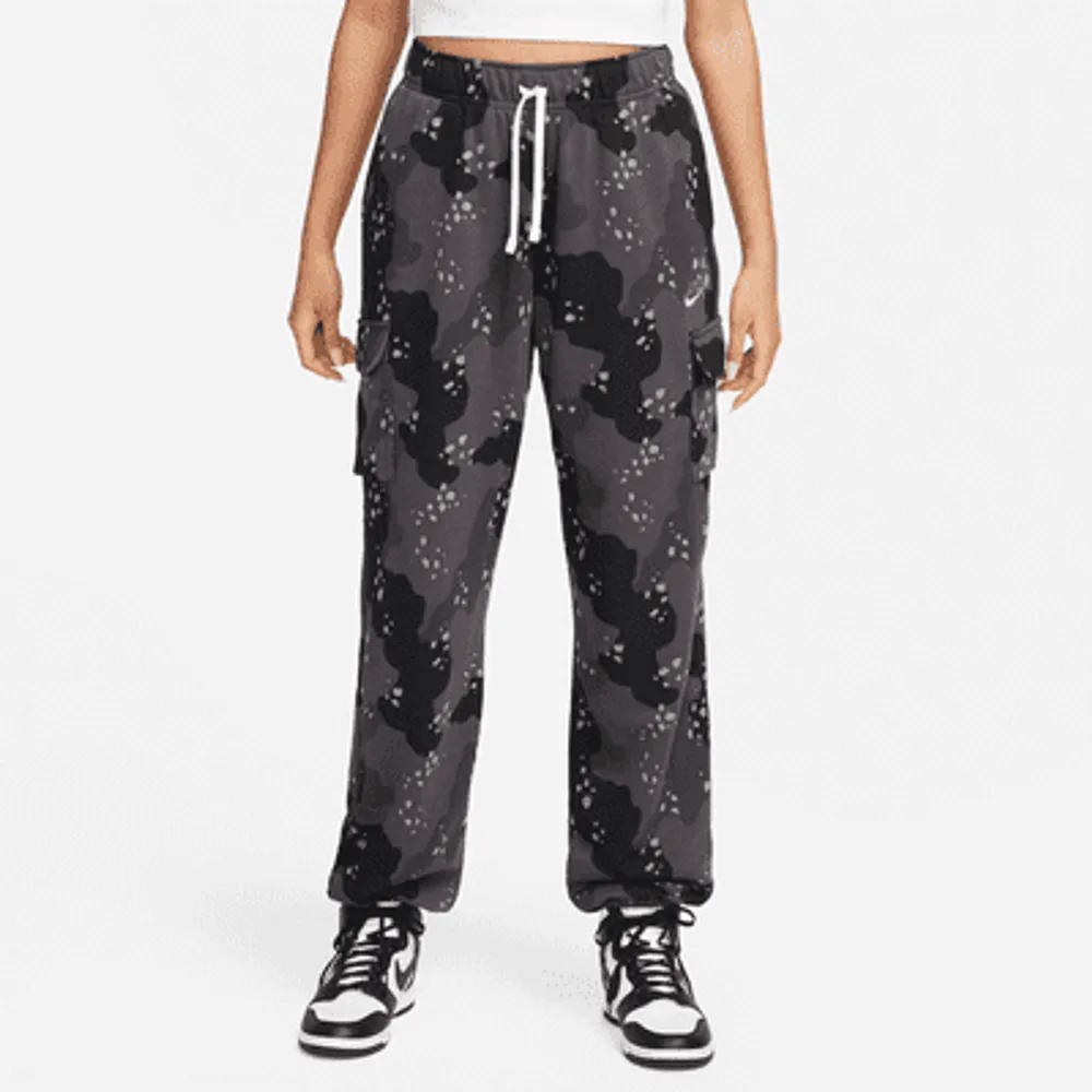 Nike Sportswear Club Fleece Women's Mid-Rise Cargo Pants. Nike.com