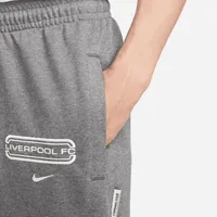 Liverpool FC Standard Issue Men's Nike Soccer Pants. Nike.com