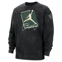 Milwaukee Bucks Courtside Statement Edition Men's Jordan Max90 NBA Long-Sleeve T-Shirt. Nike.com