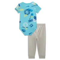 Nike Wild Air Printed Bodysuit and Pants Set Baby 2-Piece Set. Nike.com