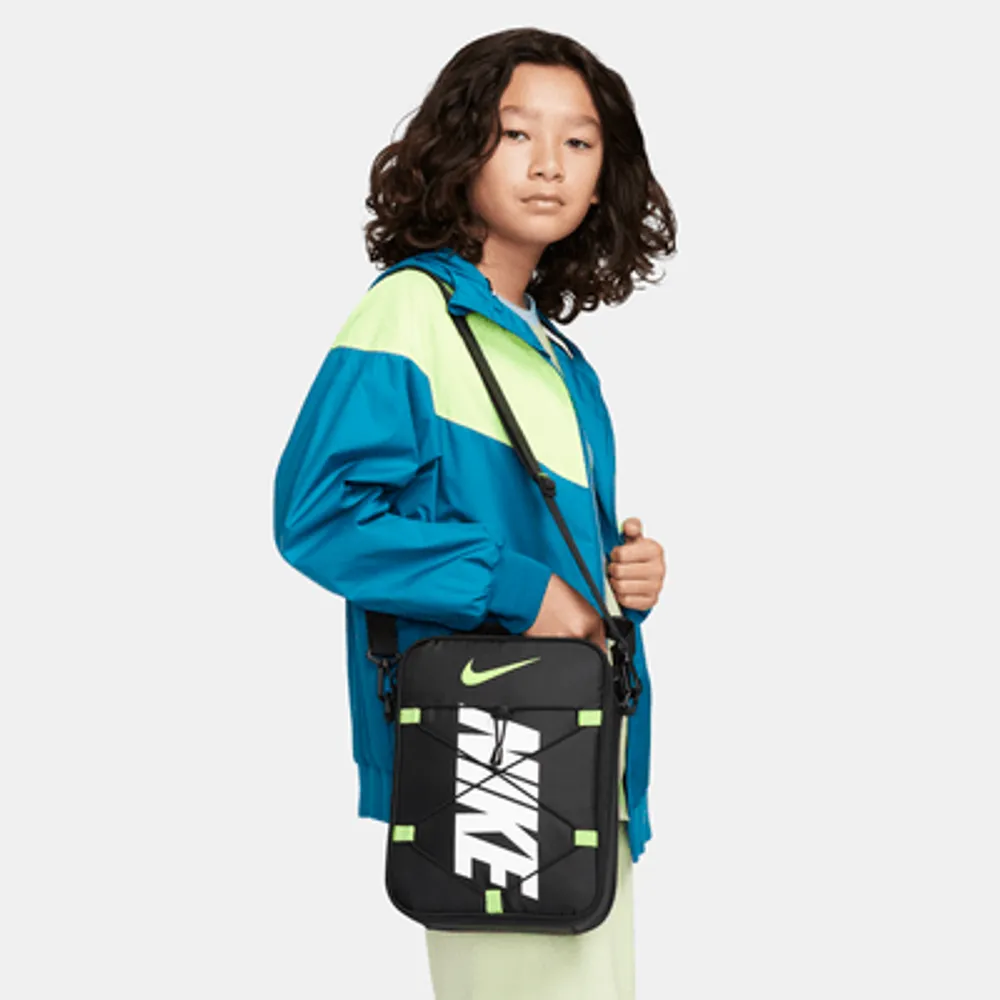 Nike Crossbody Bag (Small) 1L Black | BSTN Store