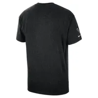 Milwaukee Bucks Courtside Men's Nike NBA Max90 T-Shirt. Nike.com