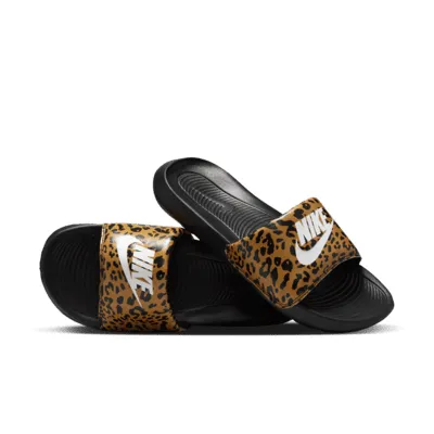 Claquette imprimée Nike Victori One pour femme. FR