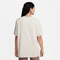 Nike Sportswear Essential Women's T-Shirt. Nike.com