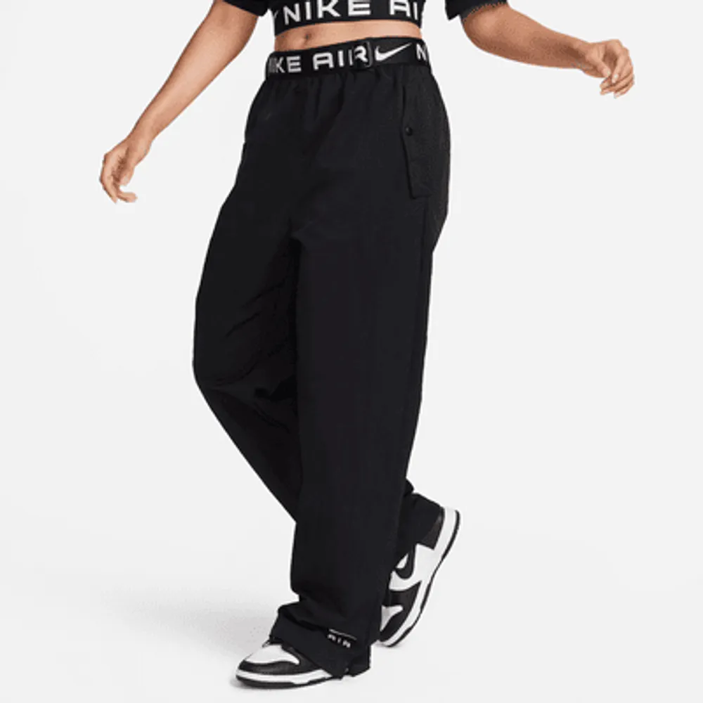 Nike Sportswear Essential Women's High-Waisted Woven Cargo Pants (Plus  Size).