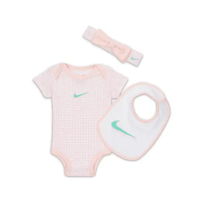 Nike Swoosh Gingham 3-Piece Box Set Baby Set. Nike.com