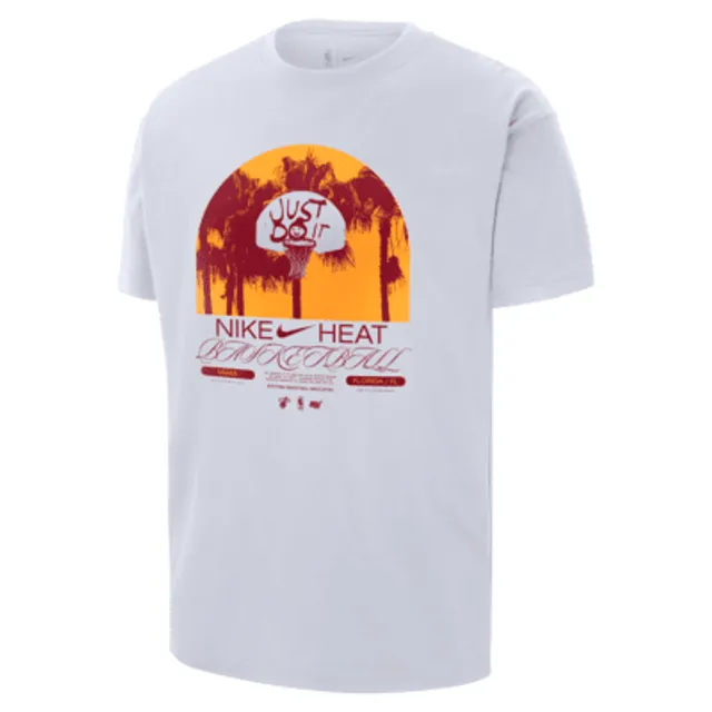 Chicago Bulls Courtside Max90 Men's Nike NBA T-Shirt