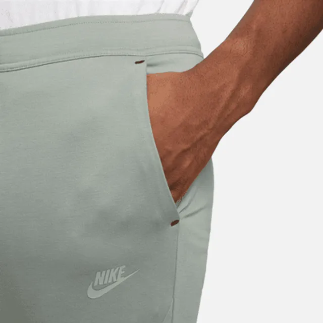 Nike Sportswear Tech Fleece Lightweight Men's Slim-Fit Jogger