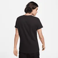 Nike Sportswear Swoosh Women's Graphic T-Shirt. Nike.com