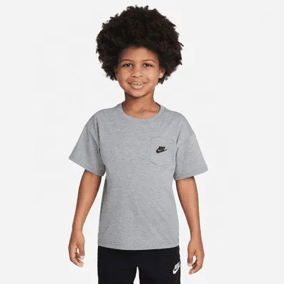 Nike Sportswear Relaxed Pocket Tee Little Kids' T-Shirt. Nike.com