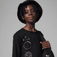 Jordan Big Kids' Long Sleeve Graphic T-Shirt. Nike.com