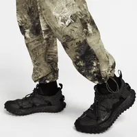 Nike ACG "Smith Summit" Men's Allover Print Cargo Pants. Nike.com