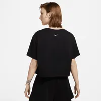 Nike Sportswear Essential Women's Cropped T-Shirt. Nike.com
