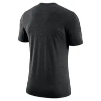 Milwaukee Bucks Courtside Men's Nike NBA Long-Sleeve Max90 T-Shirt. Nike.com