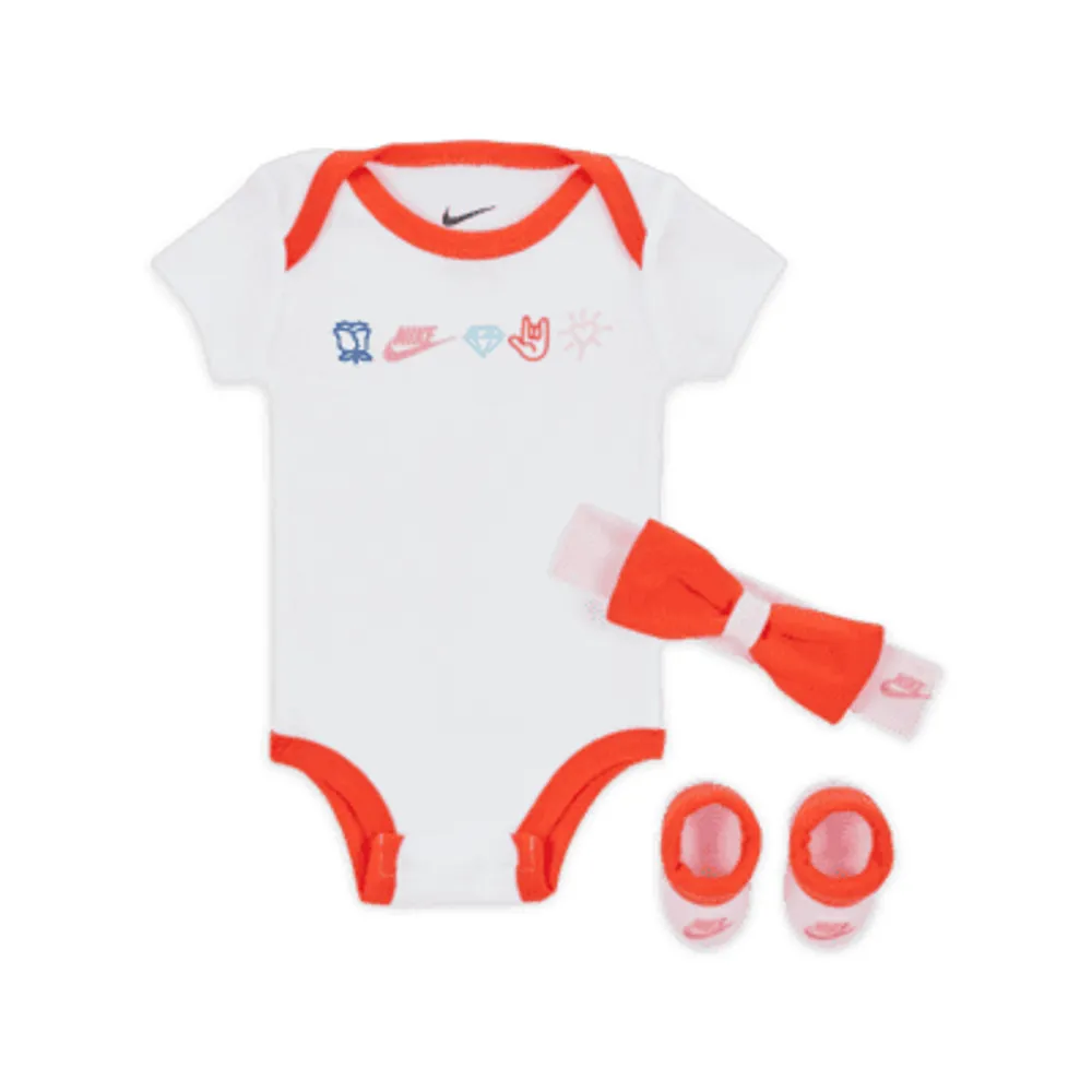 Nike XO Swoosh Vday 3-Piece Bodysuit Box Set Baby Set. Nike.com