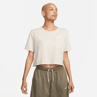 Nike Sportswear Essential Women's Cropped T-Shirt. Nike.com