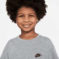 Nike Sportswear Relaxed Pocket Tee Little Kids' T-Shirt. Nike.com