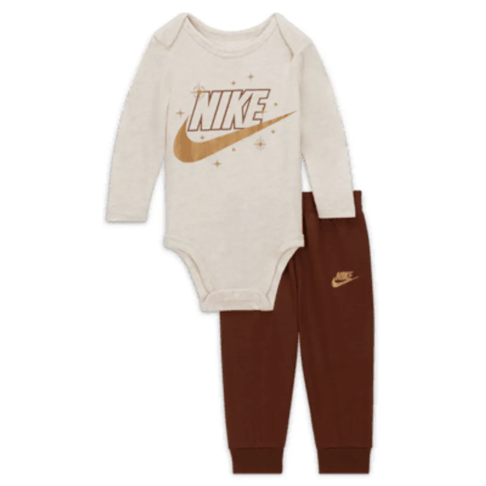 Nike Sportswear Icon Bodysuit and Pants Set Baby 2-Piece Set. Nike.com