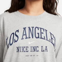Nike Sportswear Essentials Women's Graphic T-Shirt. Nike.com
