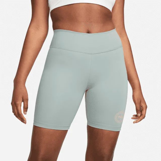 Nike One Leak Protection: Period Women's Mid-Rise 7 Biker Shorts (Plus  Size).