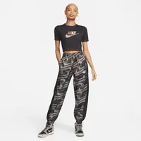 Nike Sportswear Women's Slim Fit Cropped T-Shirt. Nike.com