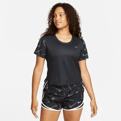 Haut de running à manches courtes imprimé Nike Dri-FIT Swoosh pour femme. Nike FR