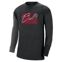 Chicago Bulls Courtside Men's Nike NBA Long-Sleeve Max90 T-Shirt. Nike.com